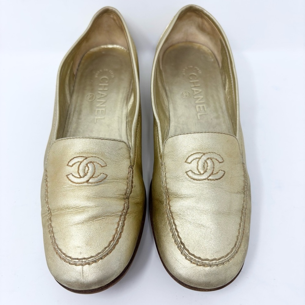 Chanel Vintage CC Golden Leather Loafers Gold Logo Flats EU 37 - Picture 3 of 16